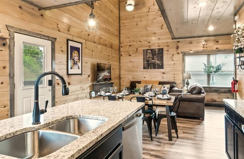 Sevierville Cabin | Ideal Fall Location Indoor Pool HotTub Dogs!