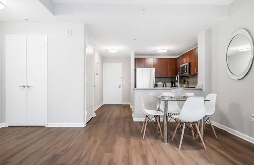 Hudson Exchange Apartment | Ideal for Commuters | nrr PATH, rail & ferry | Jersey City