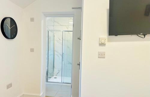 Yeading House | Ideal for contractors