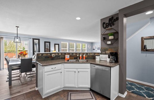 Brighton House | Ideal for Families & Groups | Theatre | Pet Friendly | Firepit | Spacious