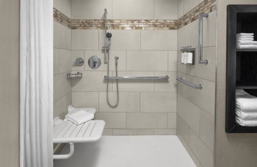 Isle of Palms Hotel | Ideal for Mayo Clinic Visitors: 3 Spacious Suites w/Kitchen and Pool Access