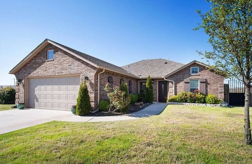 South Oklahoma City House | Ideal for renting to traveling nurses or other professionals, usually 30+ days.