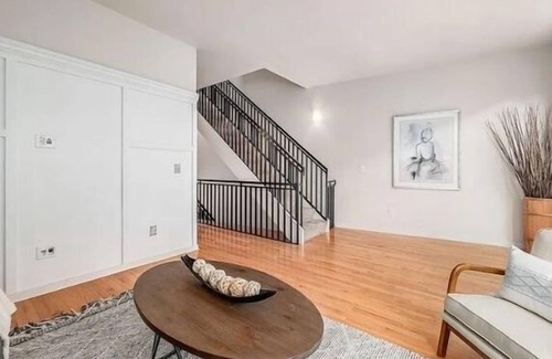 Downtown Columbus House | Ideal for Travel Nurses - 2BR/2BA Townhouse + Office/extra bedroom near NCH