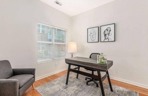 Downtown Columbus House | Ideal for Travel Nurses - 2BR/2BA Townhouse + Office/extra bedroom near NCH