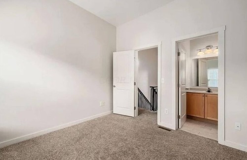 Downtown Columbus House | Ideal for Travel Nurses - 2BR/2BA Townhouse + Office/extra bedroom near NCH