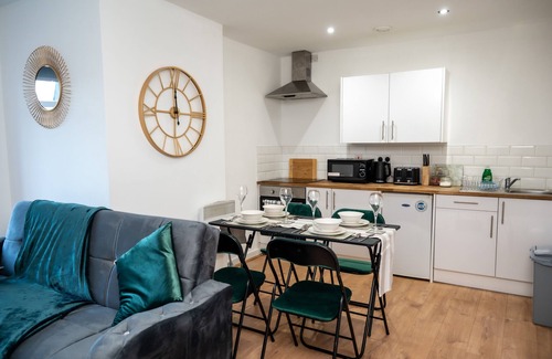 Leeds Apartment | Ideal for Work Trips Near Kirkstall
