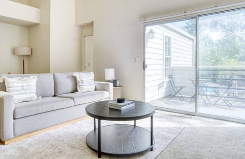 Foster City Apartment | Ideal Foster City 1BR w/ Gym, 2 Pools & W/D, near VISA, by Blueground