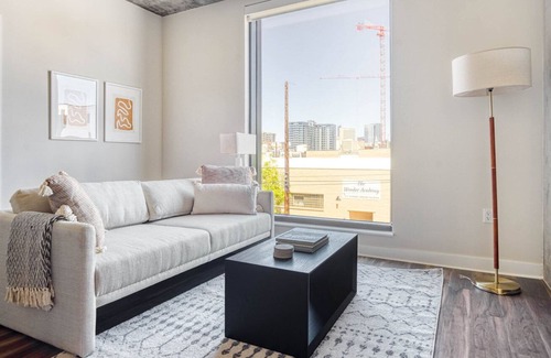 Golden Triangle Apartment | Ideal Golden Triangle 1BR w/ Pool, Gym & W/D, next to Park, by Blueground