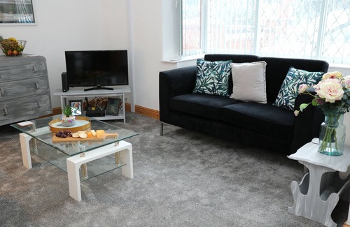 Bury House | Ideal Home away in Bury and Whitefield