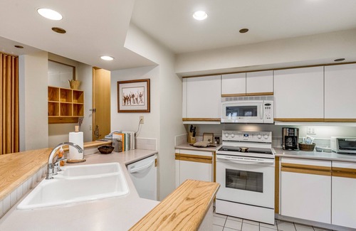 Steamboat Springs Condo | Ideal home for family or couples w/large pool & hot tub - slopes nearby