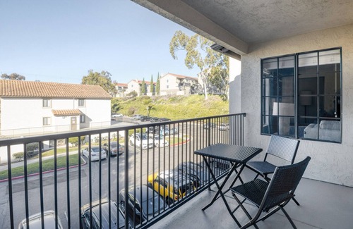 University City Apartment | Ideal La Jolla 1BR w/Gym, W/D & Pool, nr bars & shops, by Blueground