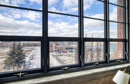 Sheffield Neighbors Apartment | Ideal Lincoln Park 1BR w/Lounge, Roof & Gym, near DePaul, by Blueground