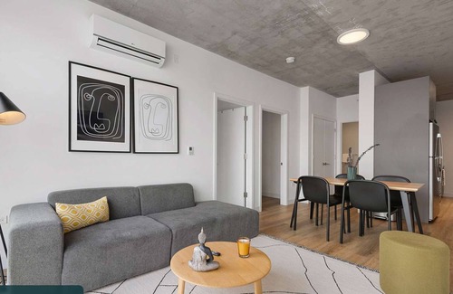 River North Apartment | Ideal Lincoln Park Getaway for Large Groups