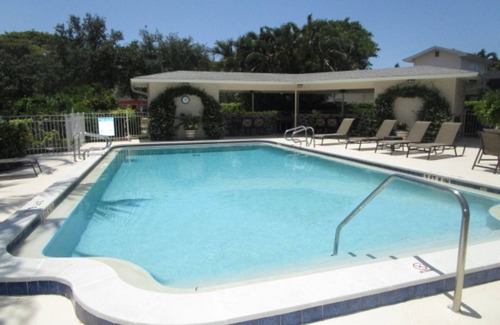 Coquina Sands Condo | IDEAL LOCATION FOR A VACATION RENTAL in down town Naples, Florida