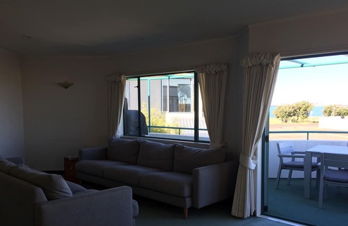 Westshore House | Ideal location for Art Deco Week and Mission Concert Week