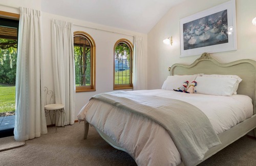 Lake Hayes House | Ideal Location for Biking/Golfing/Walking/Skiing