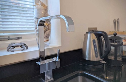 Looe Condo | Ideal location for beaches, walking, spectacular views & minutes from town