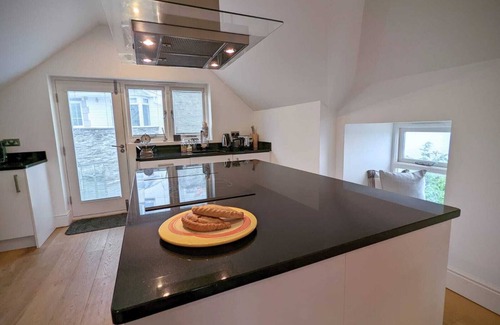 Looe Condo | Ideal location for beaches, walking, spectacular views & minutes from town