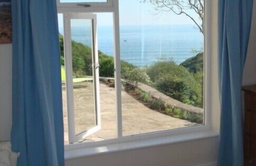 Crynant House | Ideal location for families who like sandy beaches and dramatic coastal scenery