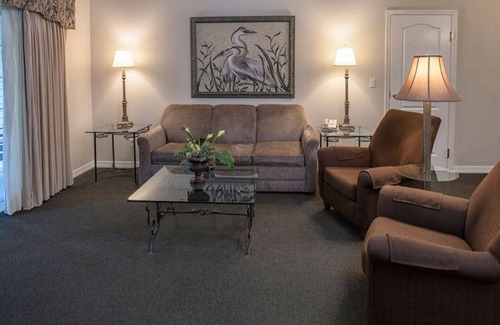 Branson Hotel | Ideal Location in Branson | French Quarter Condo w/Pool & Quick Show Access