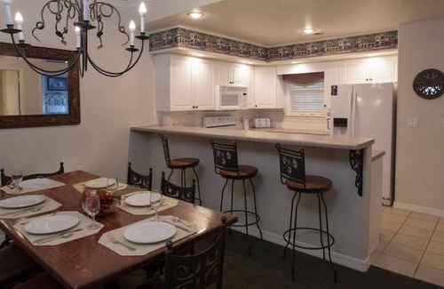 Branson Hotel | Ideal Location in Branson | French Quarter Condo w/Pool & Quick Show Access