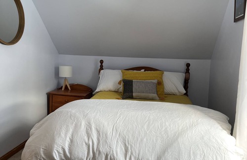 Richmond Apartment | Ideal location, monthly rental in the heart of Richmond, 15min to Burlington