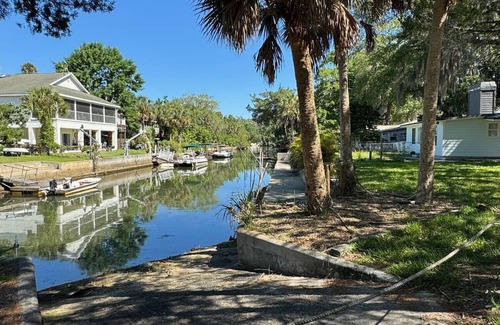Weeki Wachee Gardens House | IDEAL LOCATION! Newly Renovated, Private Boat Ramp, Direct Access to the Gulf.