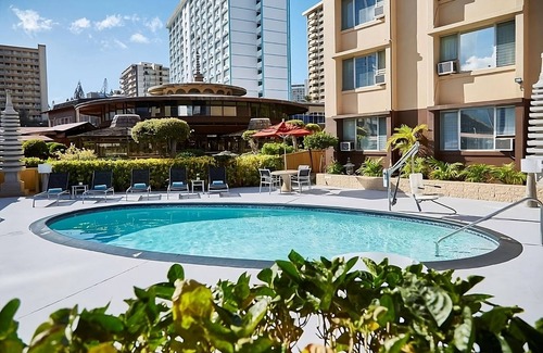 Ala Moana House | Ideal Location! Onsite Pool, Pet-Friendly Property, Near Waikiki Beach