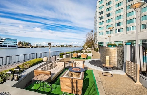 Redwood Shores House | Ideal Location! Outdoor Swimming Pool, Pet-Friendly Property, Onsite Parking!