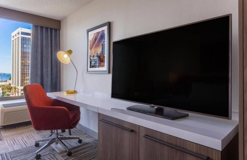 Emeryville Hotel | Ideal Location! Pet-Friendly Property, Onsite Parking, Near Berkeley Art Museum