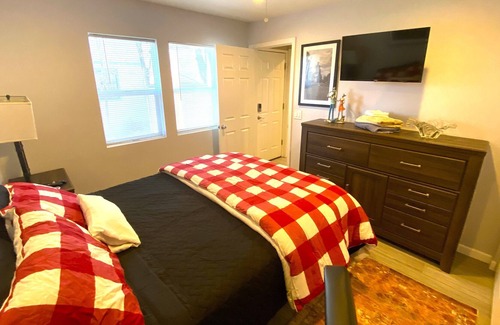 Southside House | Ideal Location to Downtown and NAU!