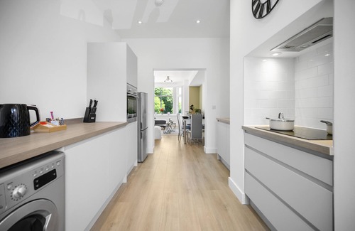 Trafford Apartment | Ideal Lodgings apartment in Urmston