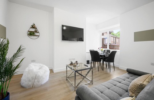 Trafford Apartment | Ideal Lodgings apartment in Urmston
