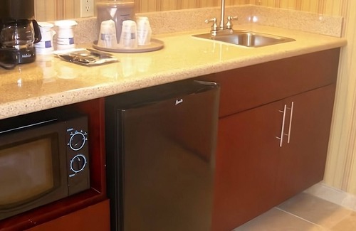 Westside Hotel | Ideal Mix of Comfort and Value! Pets Allowed, Free Breakfast, Indoor Pool!