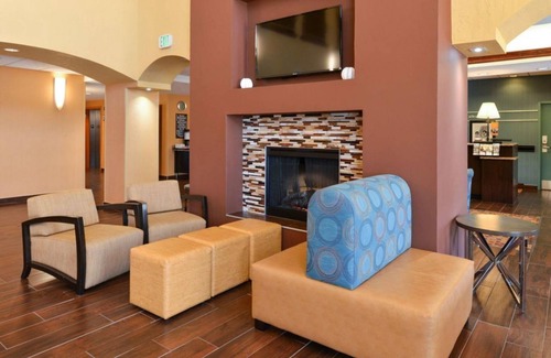 Westside Hotel | Ideal Mix of Comfort and Value! Pets Allowed, Free Breakfast, Indoor Pool!