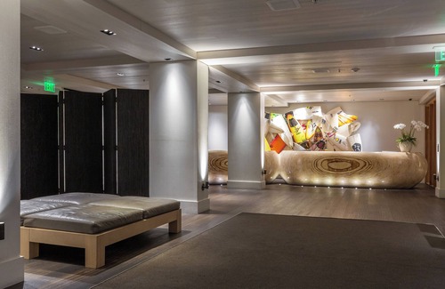 Waikiki Hotel | Ideal Mix of Comfort and Value! Oceanfront, Outdoor Swimming Pool!