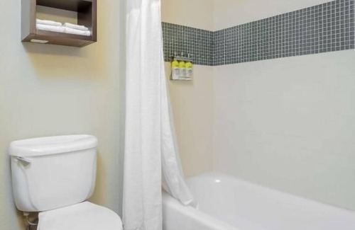 Anaheim Resort Hotel | Ideal Mix of Comfort and Value! Free Breakfast, 2 Miles From Disneyland