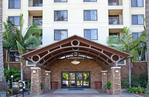 Anaheim Resort Hotel | Ideal Mix of Comfort and Value! Free Breakfast, 2 Miles From Disneyland