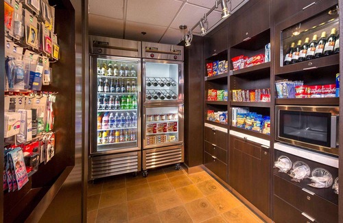 Durham Hotel | Ideal Mix of Comfort and Value! 4 Relaxing Units, Free Parking, Onsite Pool