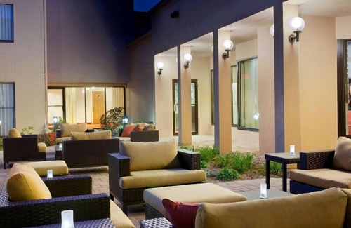 Brookfield Hotel | Ideal Mix of Comfort and Value! Pets are Welcome, Indoor Swimming Pool!