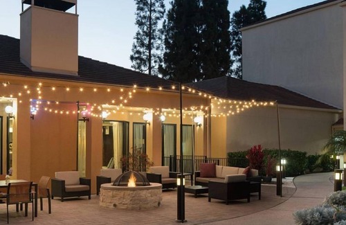 El Segundo House | Ideal Mix of Comfort and Value! 3 Relaxing Units, Close to El Segundo Beach