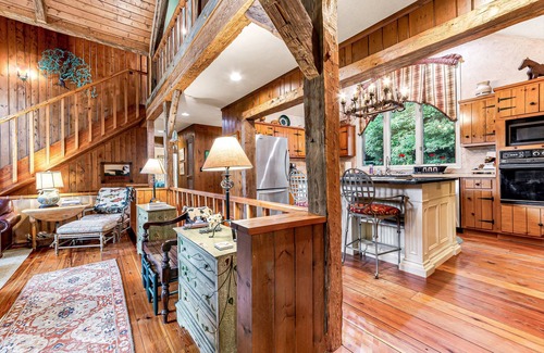 Lake Toxaway House | Ideal Mountain Lodge Living on Lake Toxaway