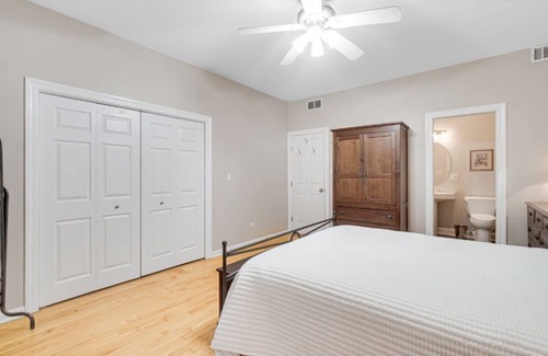 Old Town Condo | Ideal Old Town Location, 5 min walk to public transportation, 10 min to Wells St