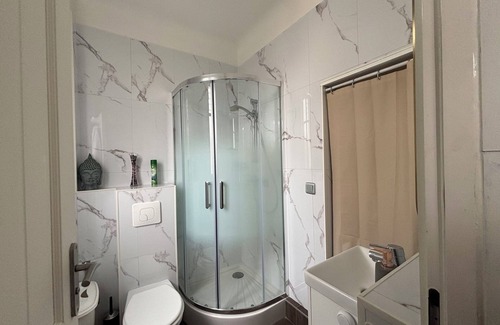 Neuilly-sur-Seine Apartment | Ideal pied-à-terre at the gateway to La Défense and the center of Paris