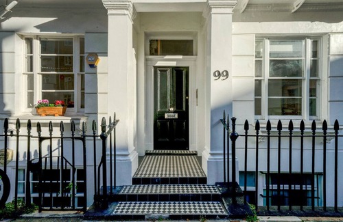 Warwick Apartment | Ideal Pimlico 2BR, 10 mins to Victoria & Pimlico Station, by Blueground