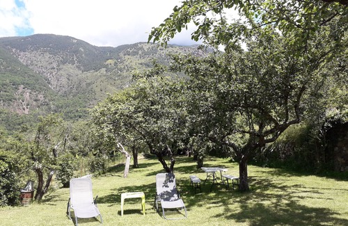 Valdeblore House | Ideal, quiet, independant house, T3 duplex+gd fenced garden 300m from village center
