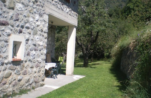 Valdeblore House | Ideal, quiet, independant house, T3 duplex+gd fenced garden 300m from village center