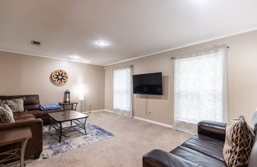 North Little Rock House | Ideal Retreat for a Tranquil Escape