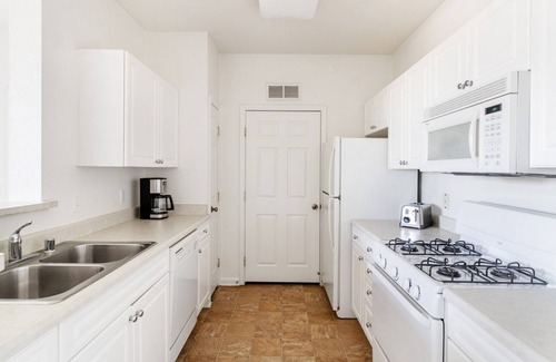 South San Jose Apartment | Ideal San Jose 1BR w/ Gym, Pool, W/D, near highways + VTA, by Blueground
