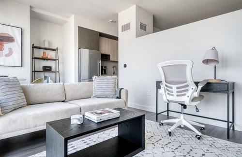 South Loop Apartment | Ideal South Loop 1BR w/Pool, Gym & Spa, nr Grant Park, by Blueground